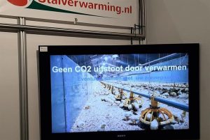 ‘Kraamkamers’ met warmtepanelen in vleeskuikenstallen