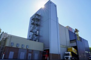 De Hoop- Aanzicht-fabriek-met-aanbouw-verhittingslijn.1000